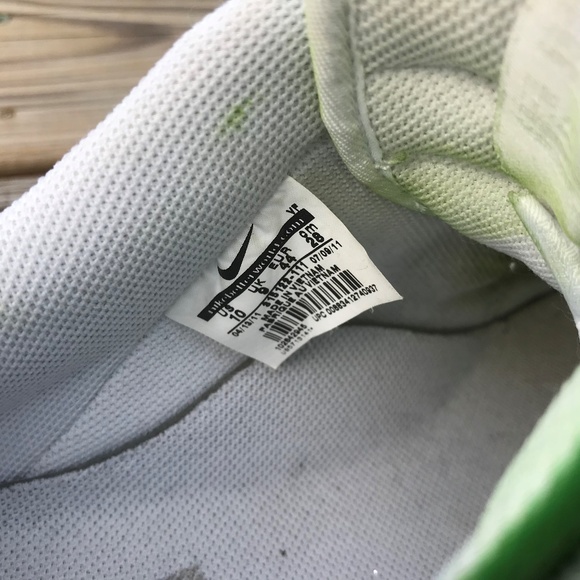 Nike Men Shoe Green Athletic Nike Air Sneaker - Picture 8 of 8